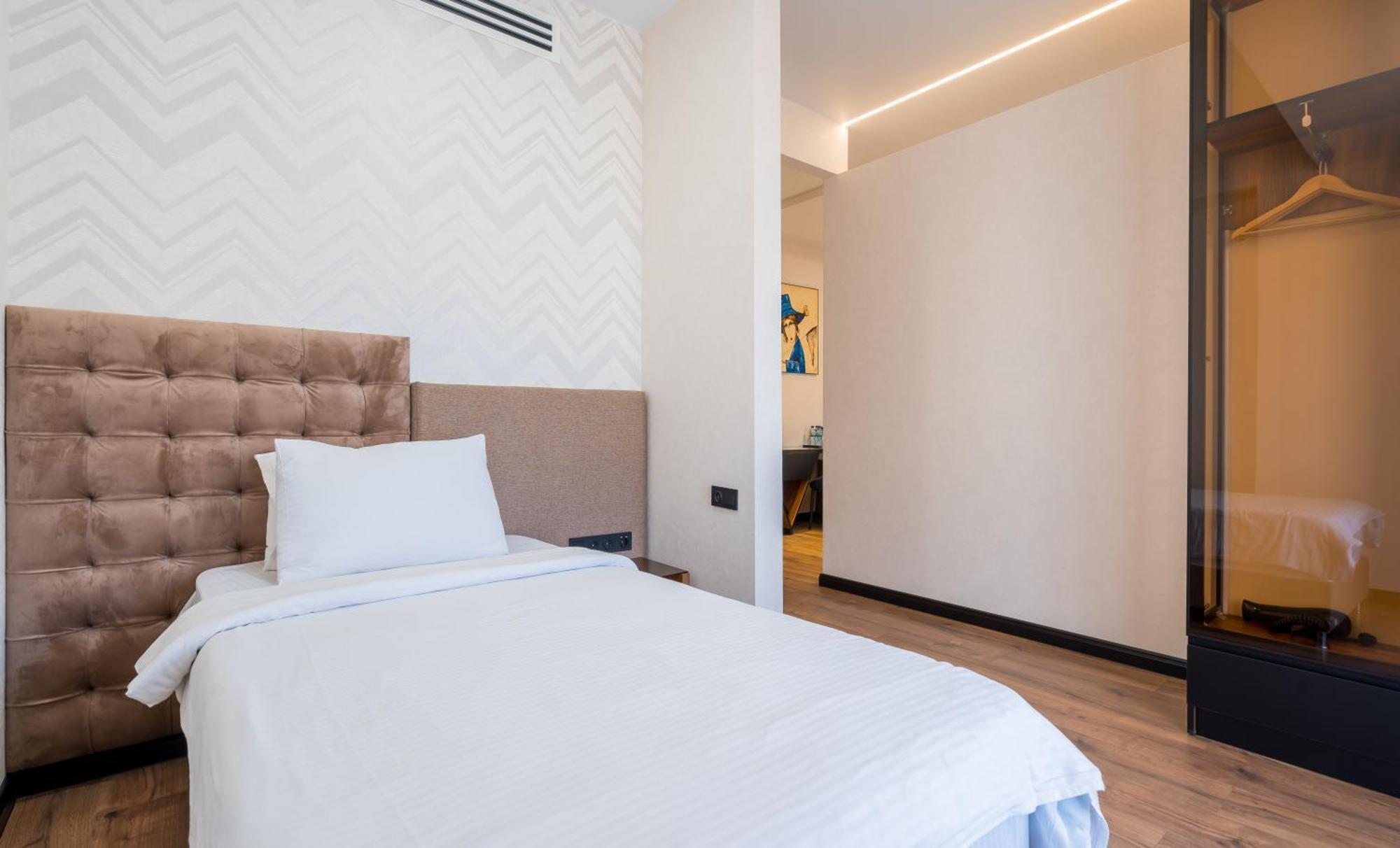 Olympus Hotel By Umbrella Tiflis Exterior foto